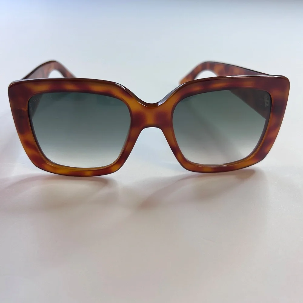 GUCCI Oversized Square Blonde Havana Green Classic Sunglasses GG0141S 3814 - Picture 2 of 16